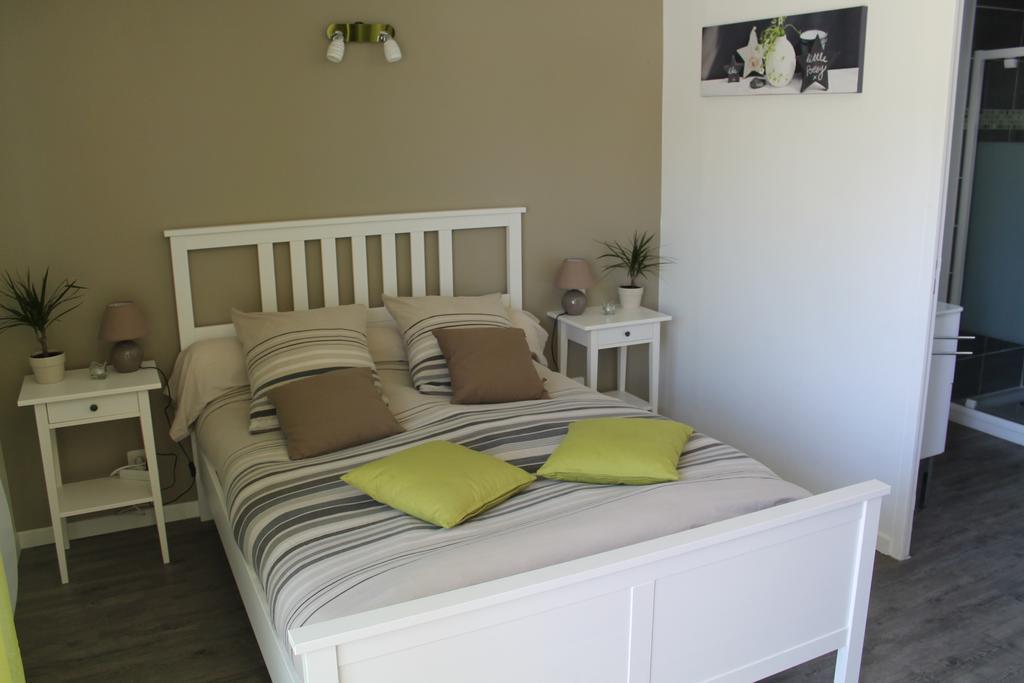 Bed and Breakfast Le Champ De La Ferme Saint-Gervais en-Belin Exterior foto